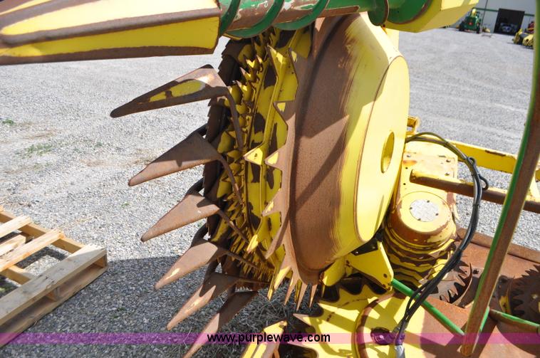 image for item G7397 2005 John Deere 676 rotary head