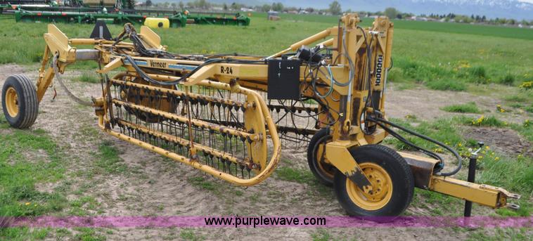 image for item G7398 Vermeer R24 twin hay rake
