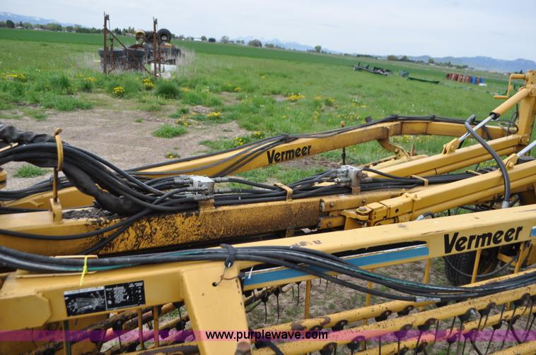 image for item G7398 Vermeer R24 twin hay rake