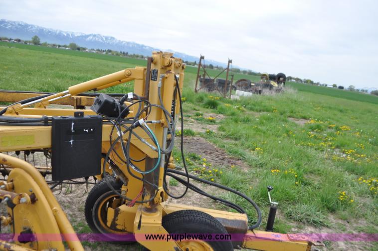 image for item G7398 Vermeer R24 twin hay rake