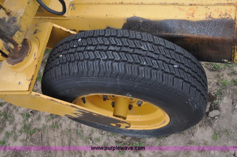 image for item G7398 Vermeer R24 twin hay rake