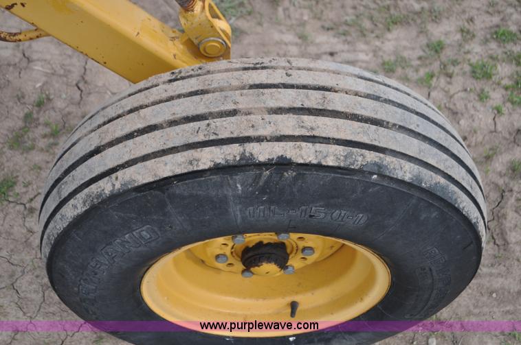 image for item G7398 Vermeer R24 twin hay rake