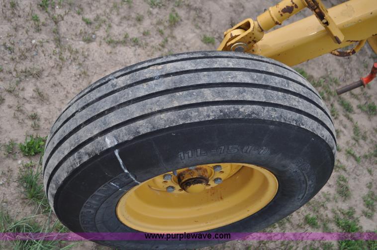 image for item G7398 Vermeer R24 twin hay rake