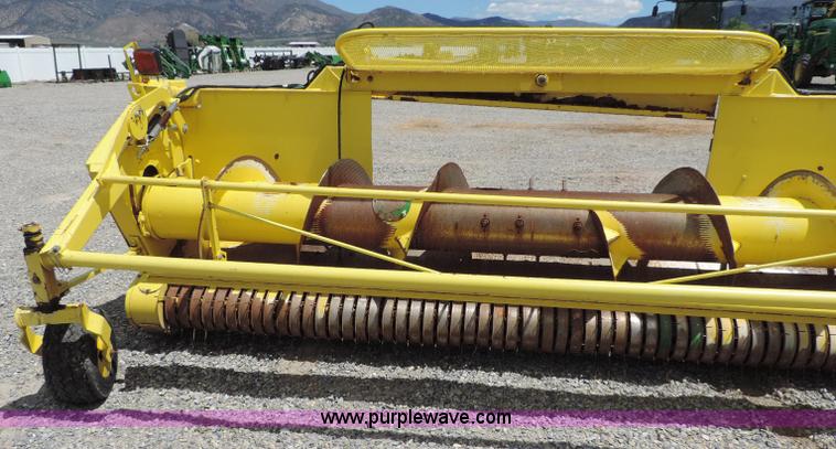 image for item G7399 2003 John Deere 640A pickup head