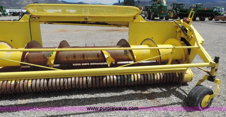 image for item G7399 2003 John Deere 640A pickup head