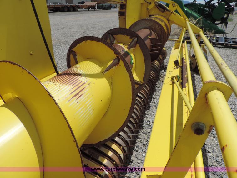 image for item G7399 2003 John Deere 640A pickup head