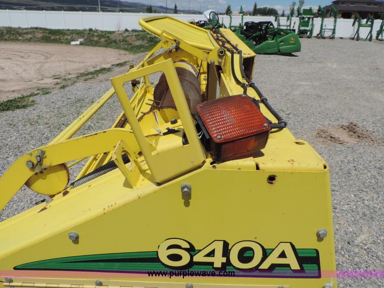 image for item G7399 2003 John Deere 640A pickup head