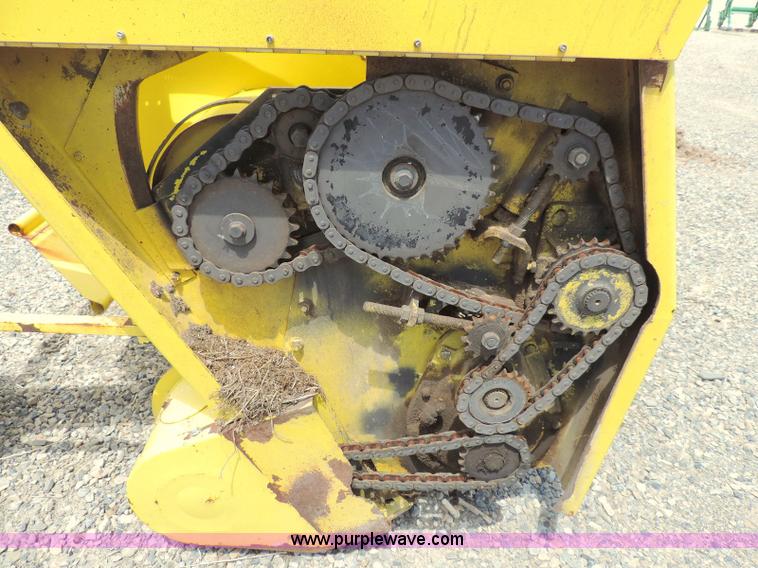 image for item G7399 2003 John Deere 640A pickup head