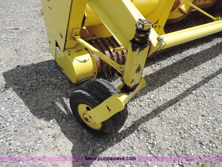 image for item G7399 2003 John Deere 640A pickup head