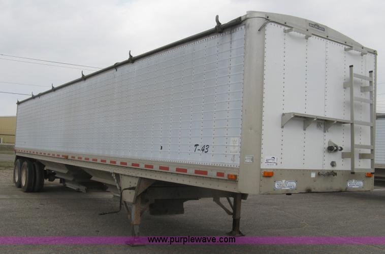 image for item J2832 1996 Wilson DWH-400 Pace Setter double hopper bottom grain trailer