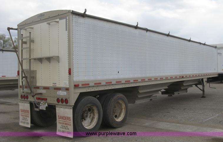 image for item J2832 1996 Wilson DWH-400 Pace Setter double hopper bottom grain trailer