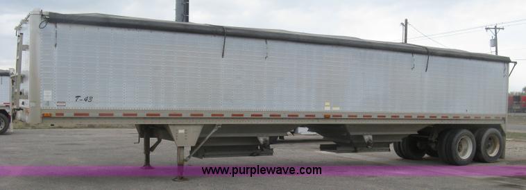 image for item J2832 1996 Wilson DWH-400 Pace Setter double hopper bottom grain trailer