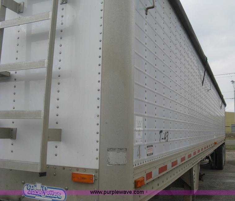 image for item J2832 1996 Wilson DWH-400 Pace Setter double hopper bottom grain trailer