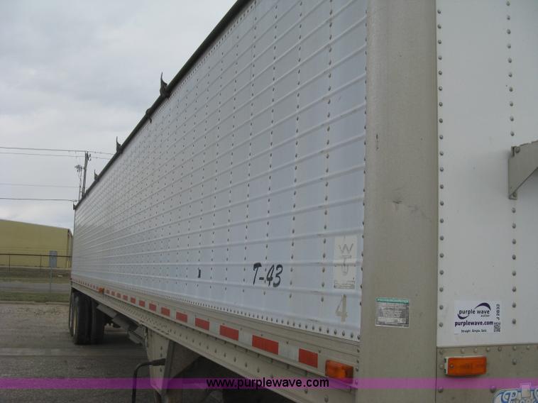 image for item J2832 1996 Wilson DWH-400 Pace Setter double hopper bottom grain trailer