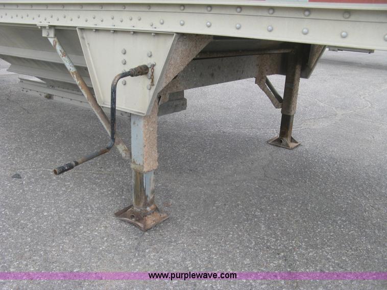 image for item J2832 1996 Wilson DWH-400 Pace Setter double hopper bottom grain trailer