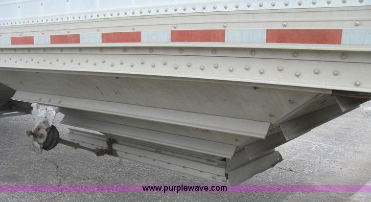 image for item J2832 1996 Wilson DWH-400 Pace Setter double hopper bottom grain trailer