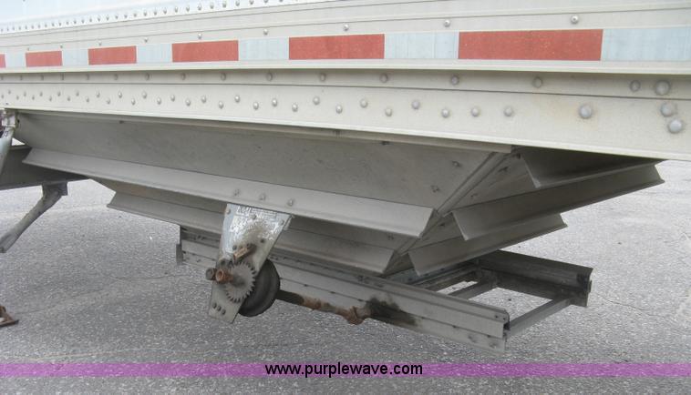 image for item J2832 1996 Wilson DWH-400 Pace Setter double hopper bottom grain trailer