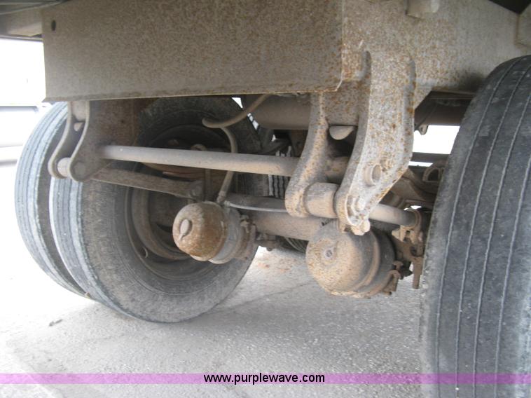 image for item J2832 1996 Wilson DWH-400 Pace Setter double hopper bottom grain trailer