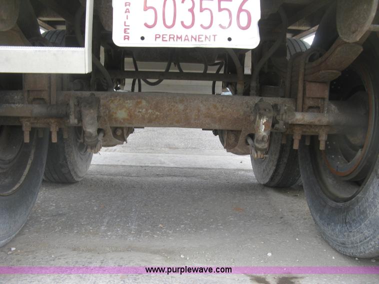 image for item J2832 1996 Wilson DWH-400 Pace Setter double hopper bottom grain trailer