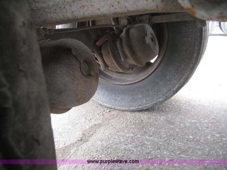 image for item J2832 1996 Wilson DWH-400 Pace Setter double hopper bottom grain trailer