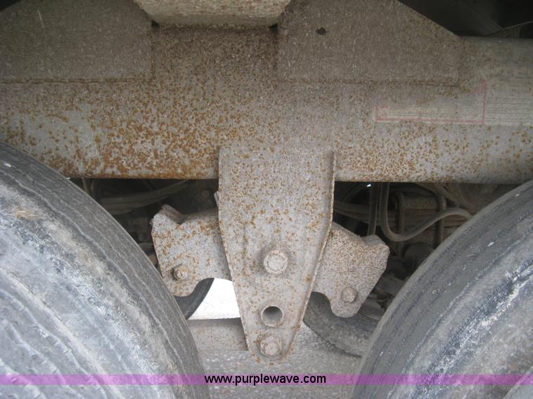 image for item J2832 1996 Wilson DWH-400 Pace Setter double hopper bottom grain trailer