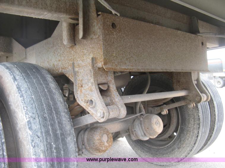 image for item J2832 1996 Wilson DWH-400 Pace Setter double hopper bottom grain trailer