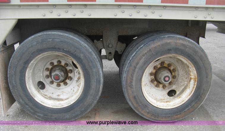 image for item J2832 1996 Wilson DWH-400 Pace Setter double hopper bottom grain trailer