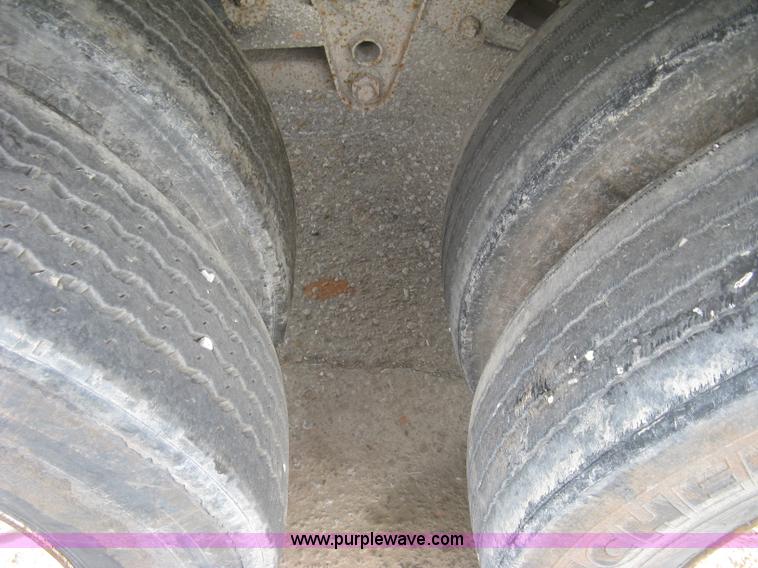 image for item J2832 1996 Wilson DWH-400 Pace Setter double hopper bottom grain trailer