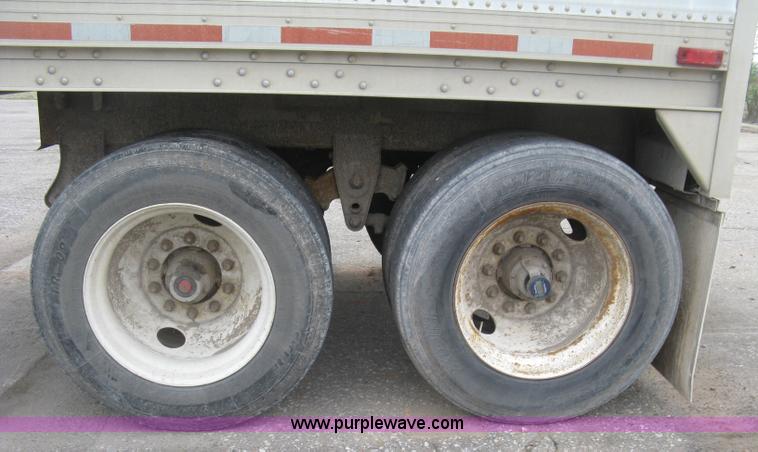 image for item J2832 1996 Wilson DWH-400 Pace Setter double hopper bottom grain trailer