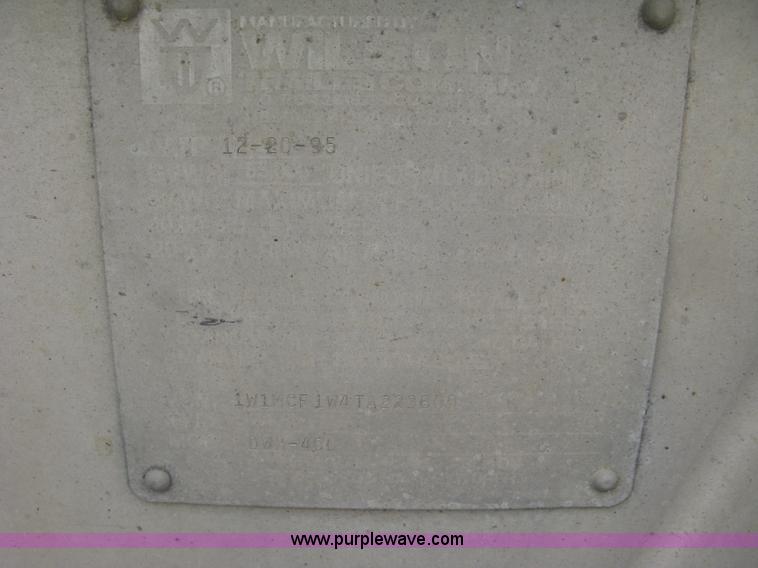 image for item J2832 1996 Wilson DWH-400 Pace Setter double hopper bottom grain trailer