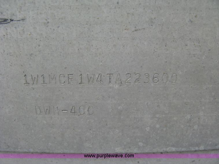 image for item J2832 1996 Wilson DWH-400 Pace Setter double hopper bottom grain trailer