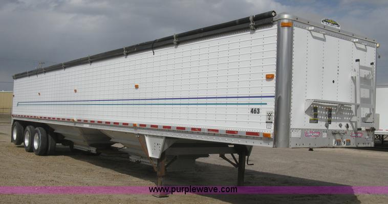 image for item J2834 2005 Wilson DWH-500 Pace Setter double hopper bottom grain trailer