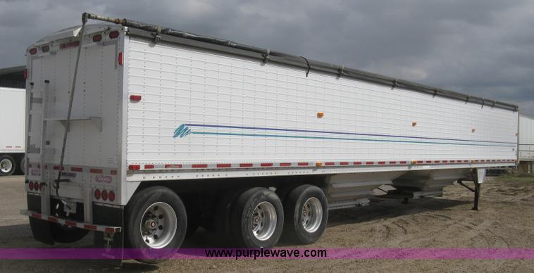 image for item J2834 2005 Wilson DWH-500 Pace Setter double hopper bottom grain trailer