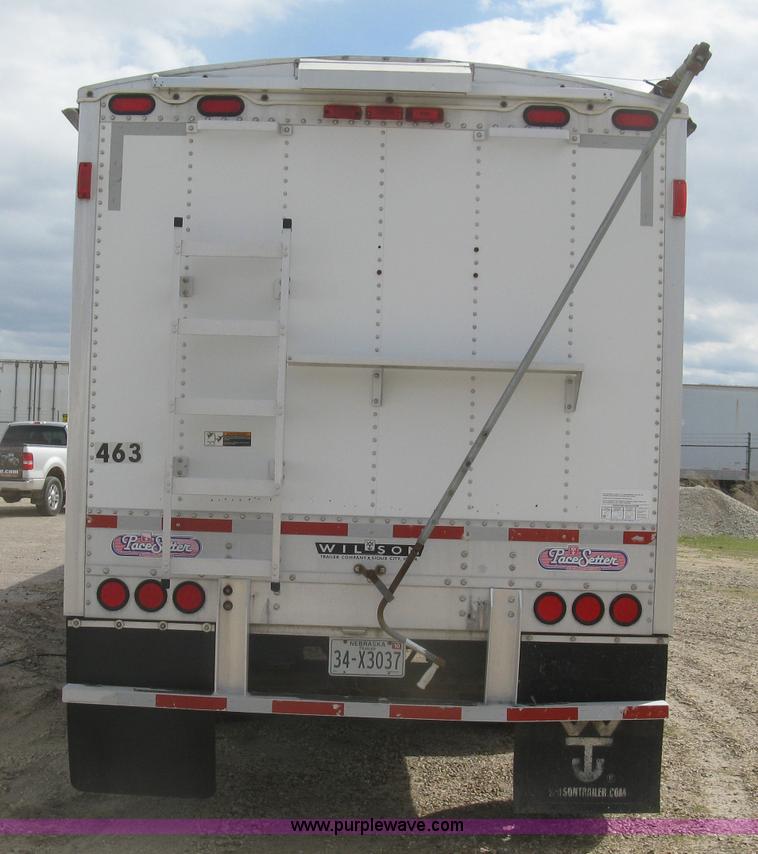 image for item J2834 2005 Wilson DWH-500 Pace Setter double hopper bottom grain trailer