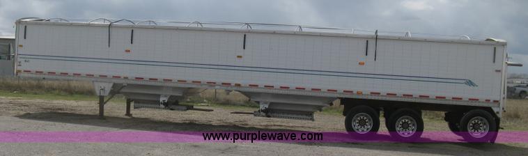 image for item J2834 2005 Wilson DWH-500 Pace Setter double hopper bottom grain trailer