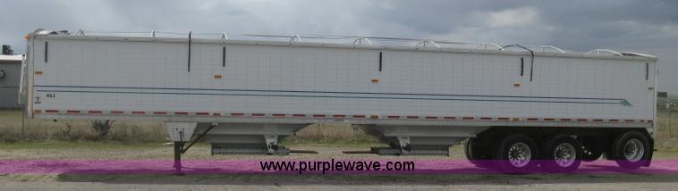 image for item J2834 2005 Wilson DWH-500 Pace Setter double hopper bottom grain trailer