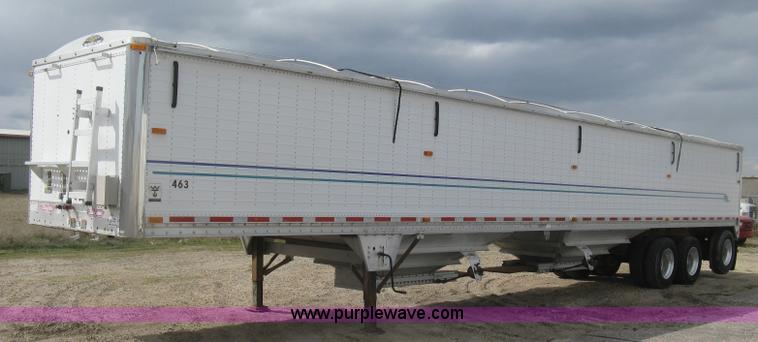 image for item J2834 2005 Wilson DWH-500 Pace Setter double hopper bottom grain trailer