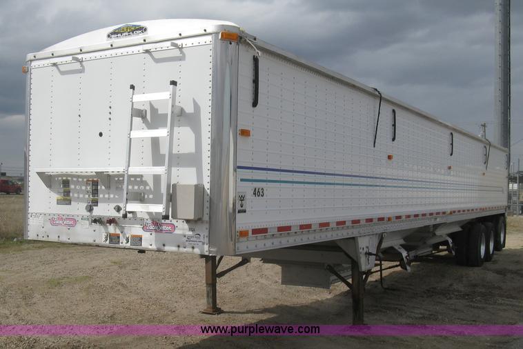 image for item J2834 2005 Wilson DWH-500 Pace Setter double hopper bottom grain trailer