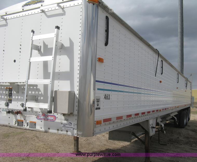 image for item J2834 2005 Wilson DWH-500 Pace Setter double hopper bottom grain trailer