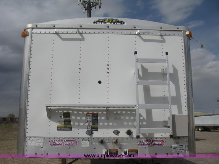 image for item J2834 2005 Wilson DWH-500 Pace Setter double hopper bottom grain trailer