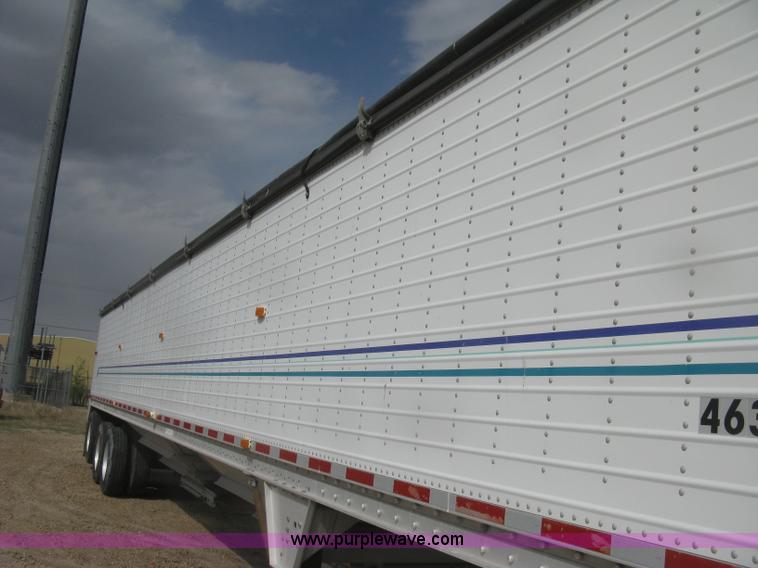 image for item J2834 2005 Wilson DWH-500 Pace Setter double hopper bottom grain trailer