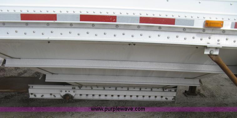 image for item J2834 2005 Wilson DWH-500 Pace Setter double hopper bottom grain trailer