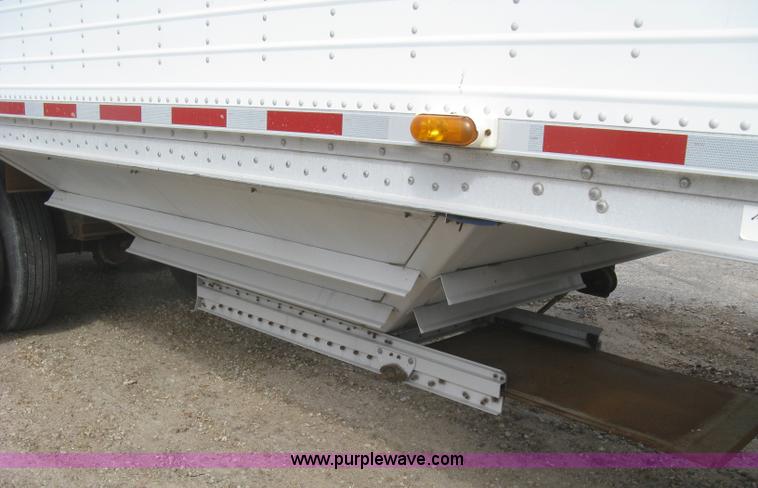 image for item J2834 2005 Wilson DWH-500 Pace Setter double hopper bottom grain trailer