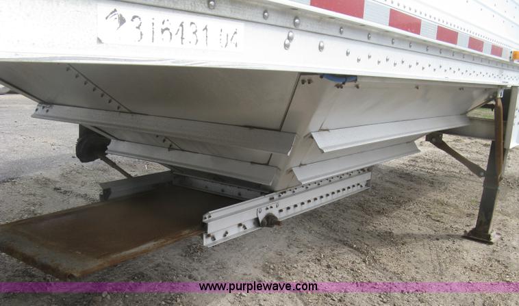 image for item J2834 2005 Wilson DWH-500 Pace Setter double hopper bottom grain trailer