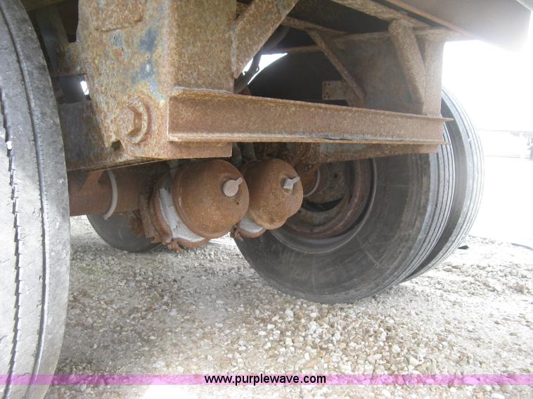 image for item J2834 2005 Wilson DWH-500 Pace Setter double hopper bottom grain trailer