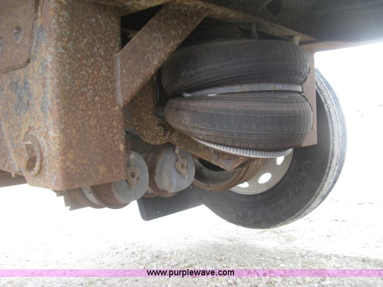 image for item J2834 2005 Wilson DWH-500 Pace Setter double hopper bottom grain trailer