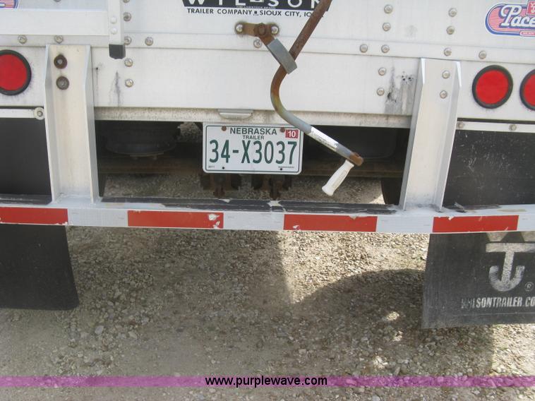 image for item J2834 2005 Wilson DWH-500 Pace Setter double hopper bottom grain trailer