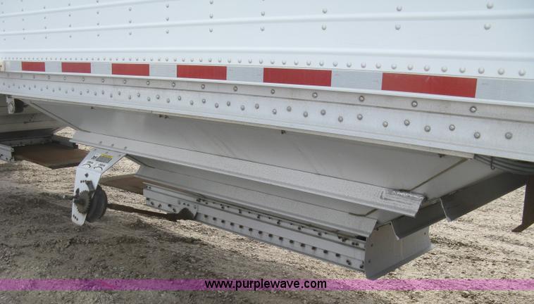 image for item J2834 2005 Wilson DWH-500 Pace Setter double hopper bottom grain trailer