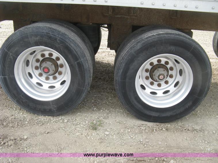 image for item J2834 2005 Wilson DWH-500 Pace Setter double hopper bottom grain trailer