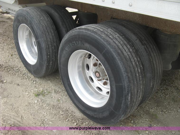 image for item J2834 2005 Wilson DWH-500 Pace Setter double hopper bottom grain trailer